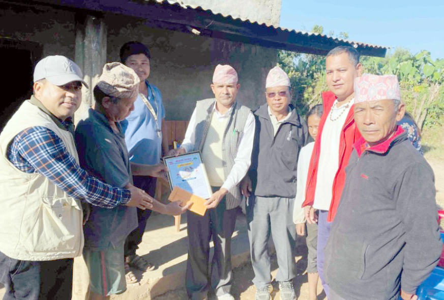 काँग्रेस पाल्पाले दियो स्वर्गीय लम्तारीको परिवारलाई आर्थिक सहयोग