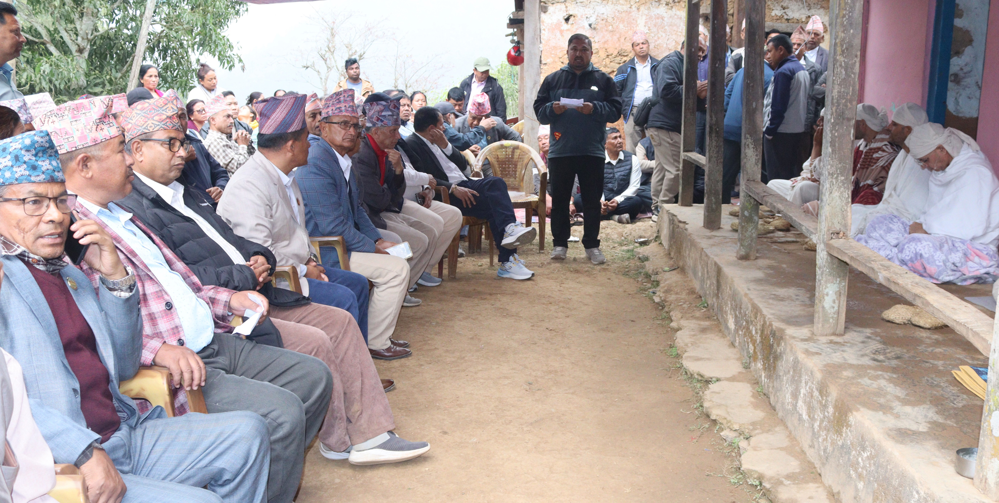 नेकपा एमाले पाल्पाले गर्याे केन्द्रीय नेता आचार्यको घरमा शोकसभा 