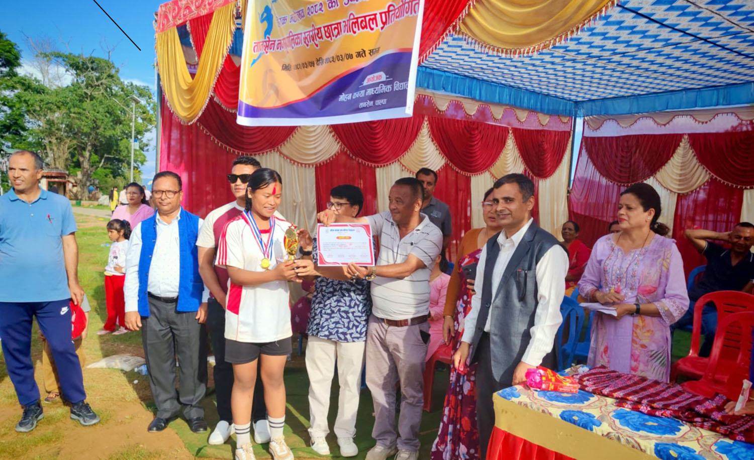तानसेमा नगरस्तरीय  छात्रा  भलिबलमा सेन मावि प्रथम