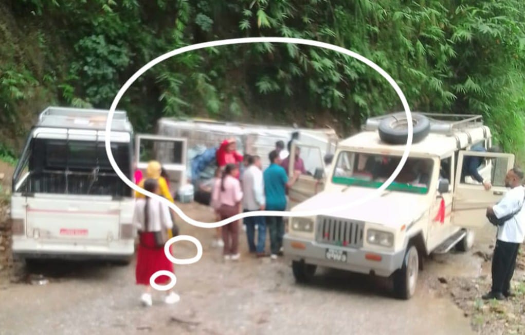 तानसेनको वैकुण्ठेमा जीप दुर्घटना : ५ जना घाइते । 