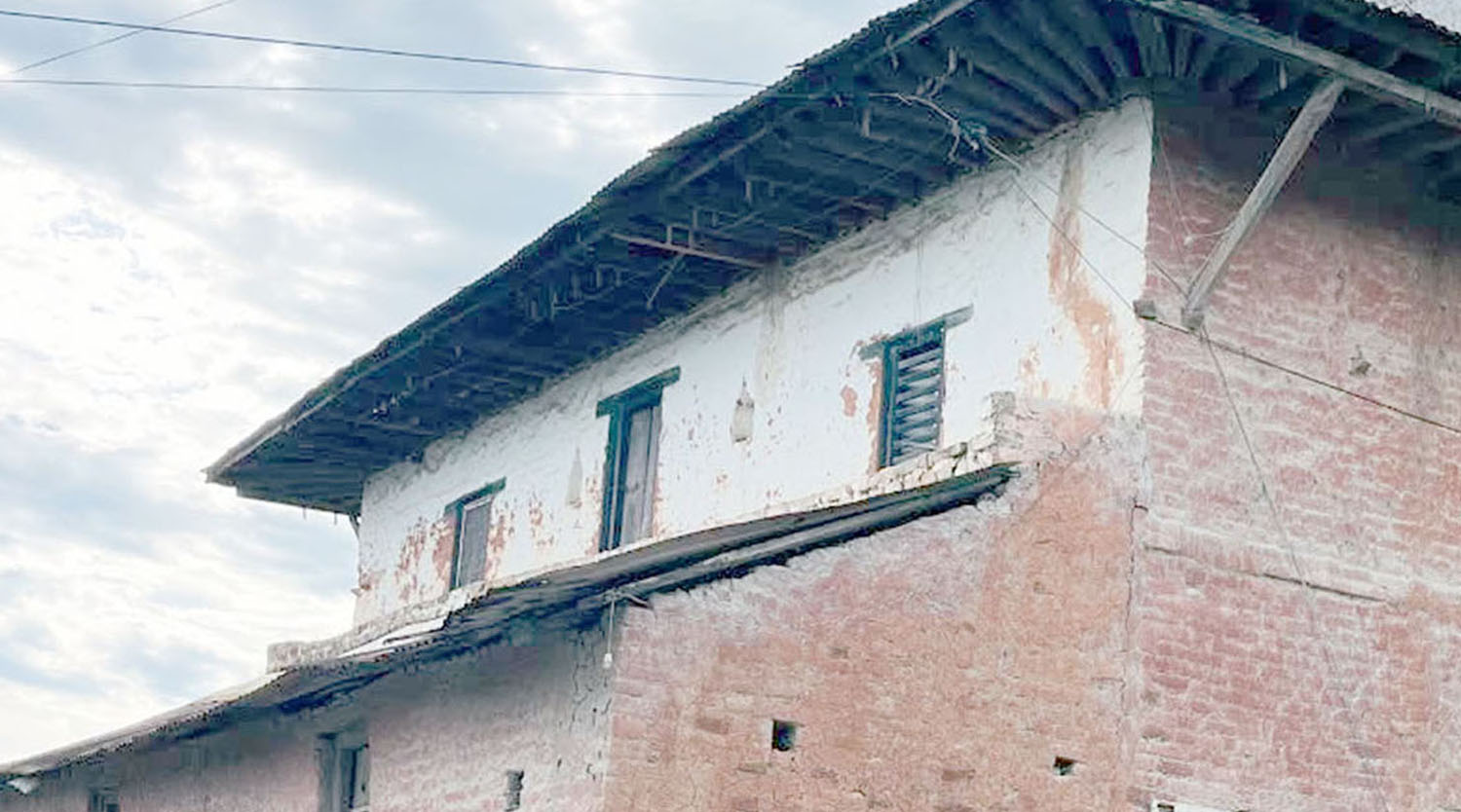 ताल्चा लागेका घर, एक्लिएका बूढापाका