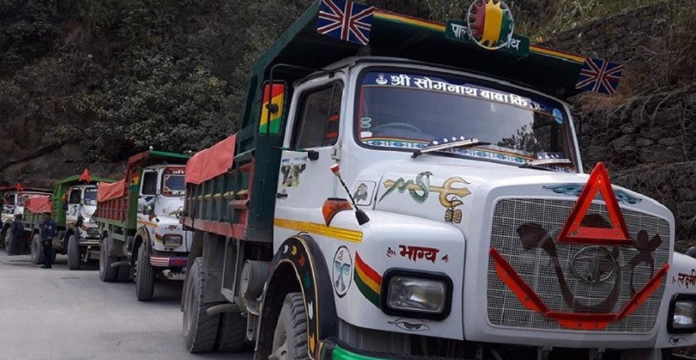 पाल्पादेखि नवलपरासीसम्म चल्ने टिपरलाई ‘टाइम कार्ड’