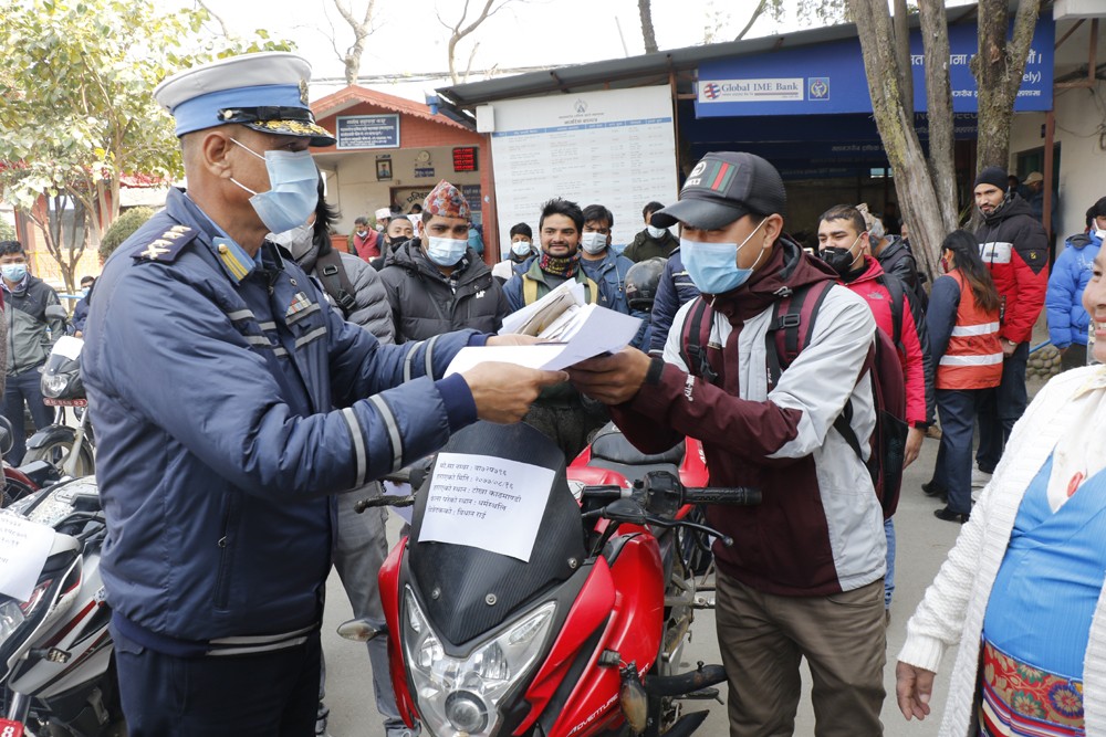 चोरी भएका २४ मोटरसाइकल सम्बन्धित धनीलाई बुझाइयो