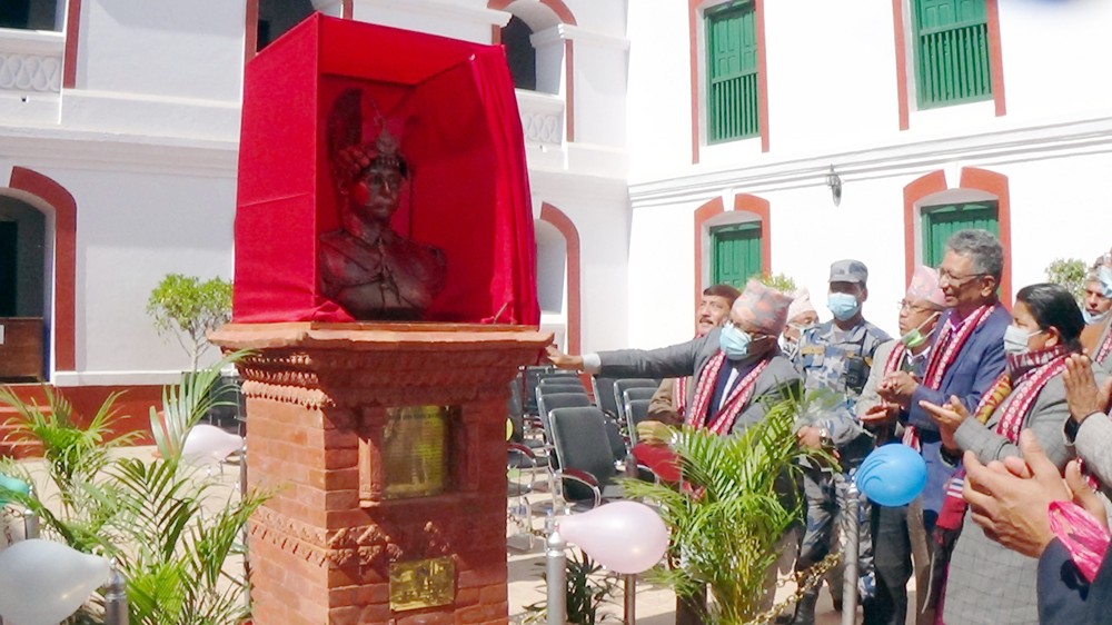 प्रताप शमशेरको सम्झनामा पाल्पा दरबार संग्रहालयमा शालिक