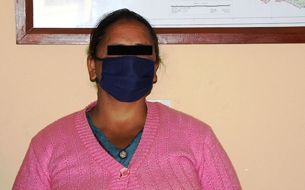 ससुराको हत्या आरोपमा पक्राउ परेकी महिलालाई सार्वजनिक