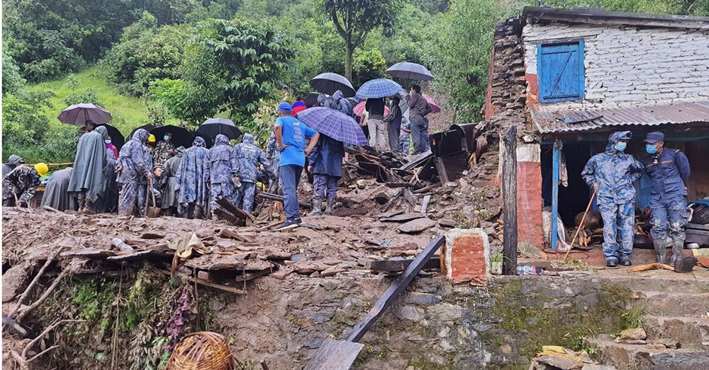 पर्वतमा पहिरोमा परी छ जनाको मृत्यु, दुई बेपत्ता