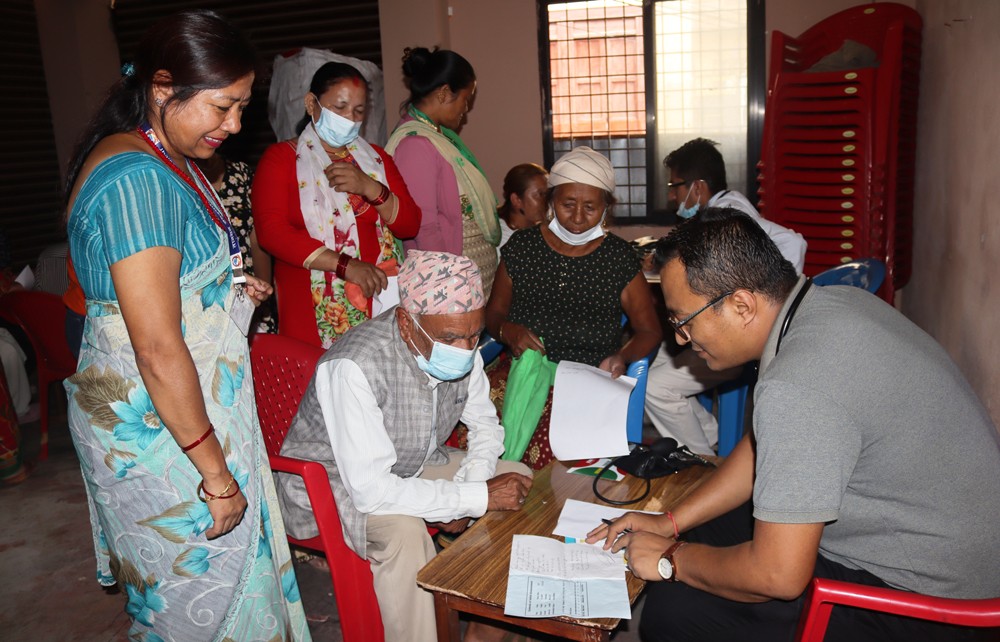 तानसेनमा दीर्घरोगी र वृद्धवृद्धालाई निः शुल्क स्वास्थ्य सेवा