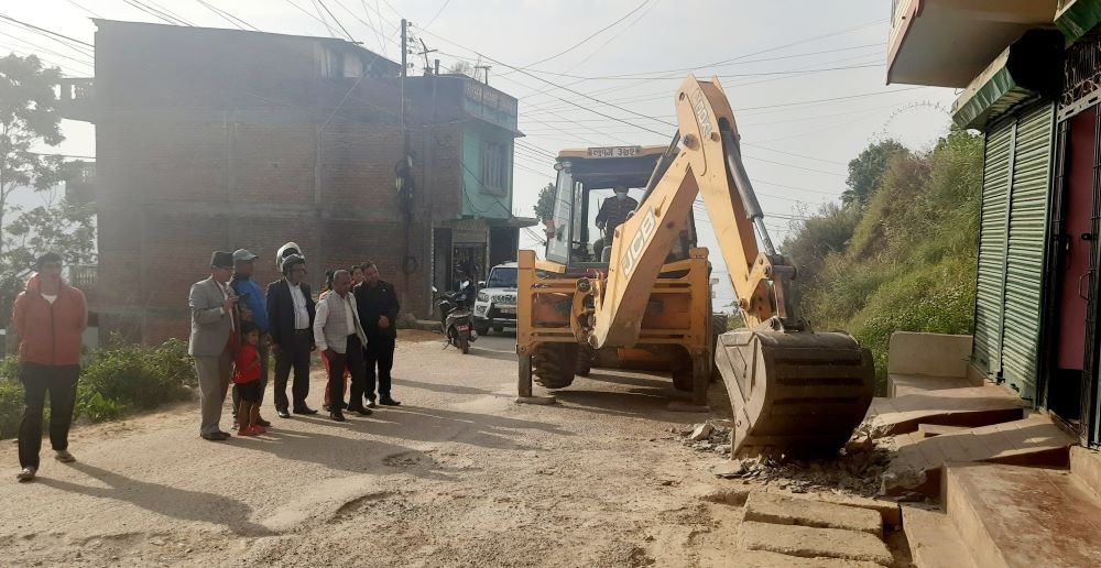 तम्घासमा मापदण्ड विपरीतका संरचना हटाउन थालियो