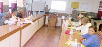 बगनासकाली र तानसेनका कृषकलाई परागसेचन सम्बन्धी तालिम