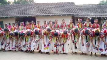 लोप हुँदै थारु समुदायको ‘सज्ना’ गीत