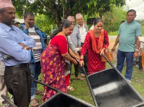 कृषि सामग्री ढुवानी गर्न किसानलाई ठेलागाडा सहयोग