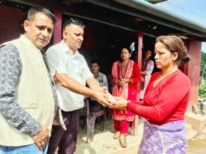 आगलागी पीडितलाई बस्याल दाजुभाइको सहयोग