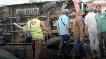 माइक्रोबस दुर्घटनामा सहचालकको मृत्यु, सात जना घाइते