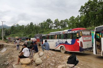 बुटवल नारायणगढ सडक पूर्णरूपमा अवरुद्ध
