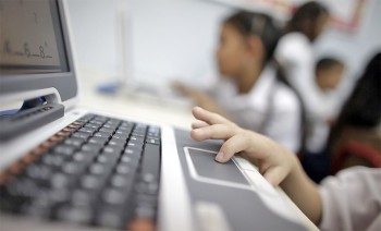 बालबालिकामा इन्टरनेटको प्रभावः अभिभावकलाई स्वास्थ्य, शिक्षाका विषयमा चिन्ता