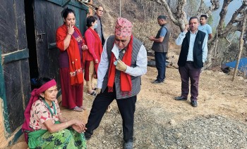 सांसद भण्डारीले आगलागी पीडितलाई भने– ‘घरवास जले पनि, मन नजलाउँनुहोस्’