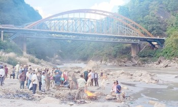 बाढीमा बेपत्ता न्यौपानेको कुशको शव बनाएर दाहसंस्कार