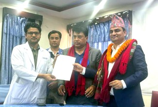 पाल्पाका आवासीय चिकित्सकले बुझाए स्वास्थ्यमन्त्रीलाई ज्ञापनपत्र