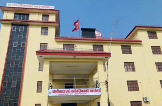 उच्च शिक्षामा छात्रवृत्ति प्रदान गर्दै वडा कार्यालय