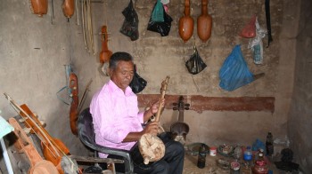 बिक्न छाडे सारङ्गी, सुनिन छाड्यो धुन