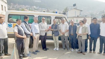 पाल्पा अस्पताललाई एम्बुलेन्स हस्तान्तरण