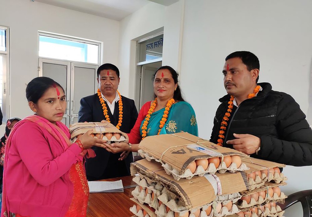 माथागढी रुप्सेका गर्भवती महिलालाई अण्डा उपहार !