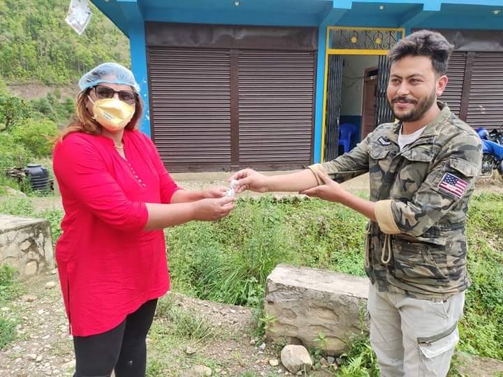 लोक दोहोरी प्रतिष्ठान गुल्मीले देखायो महामारीमा सक्रियता