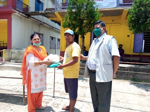 नेतृ पन्थीद्वारा क्वारेन्टाइनमा रहेका नागरिकलाई स्वास्थ्य सामग्री