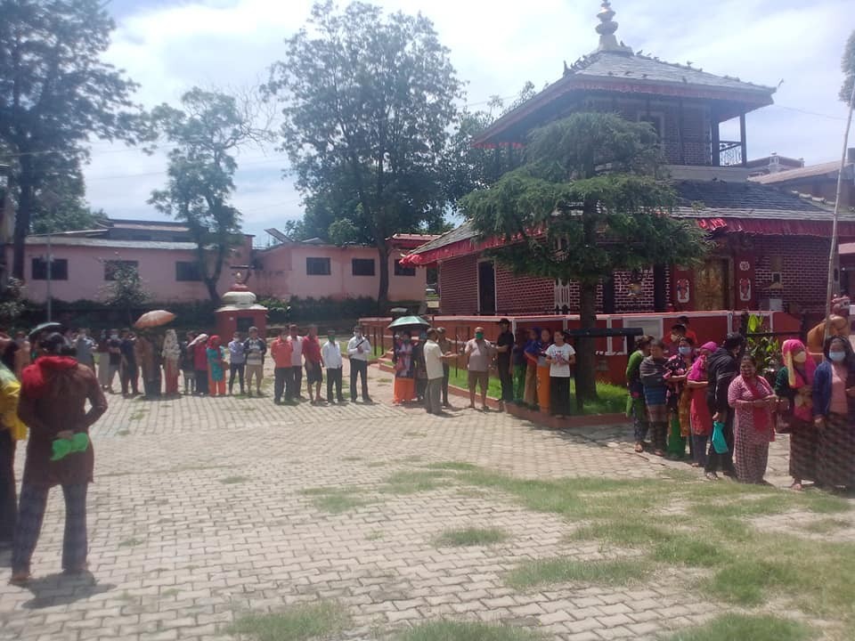 प्रतिरोधात्मक क्षमता बढाउन औषधी वितरण गर्दै पाल्पा उद्योग वाणिज्य संघ