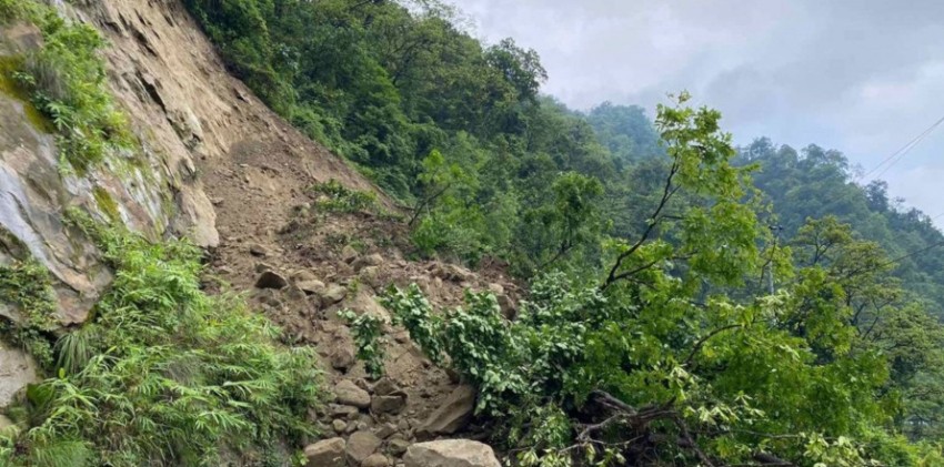 पूर्वपश्चिम र सिद्धार्थ राजमार्ग अवरुद्ध