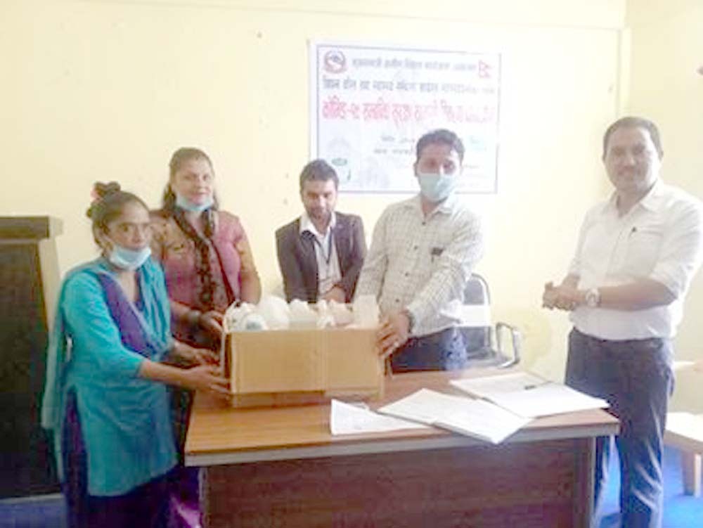 माथागढीका स्वास्थ्यकर्मीलाई सुरक्षा सामग्री