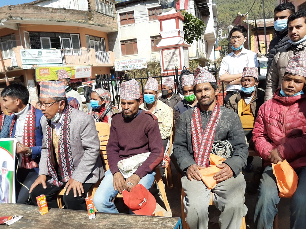 सधैँ सडकमा भेटिने श्रमिक कुर्चीमा !