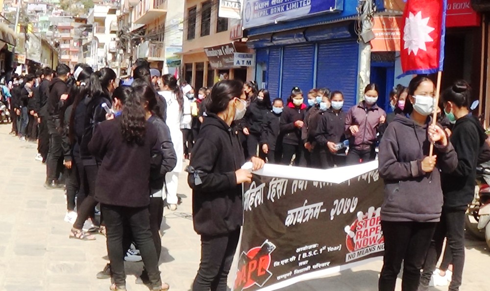 बलात्कार र हत्याका घटना बढेपछि पाल्पाका विद्यार्थी सडकमा