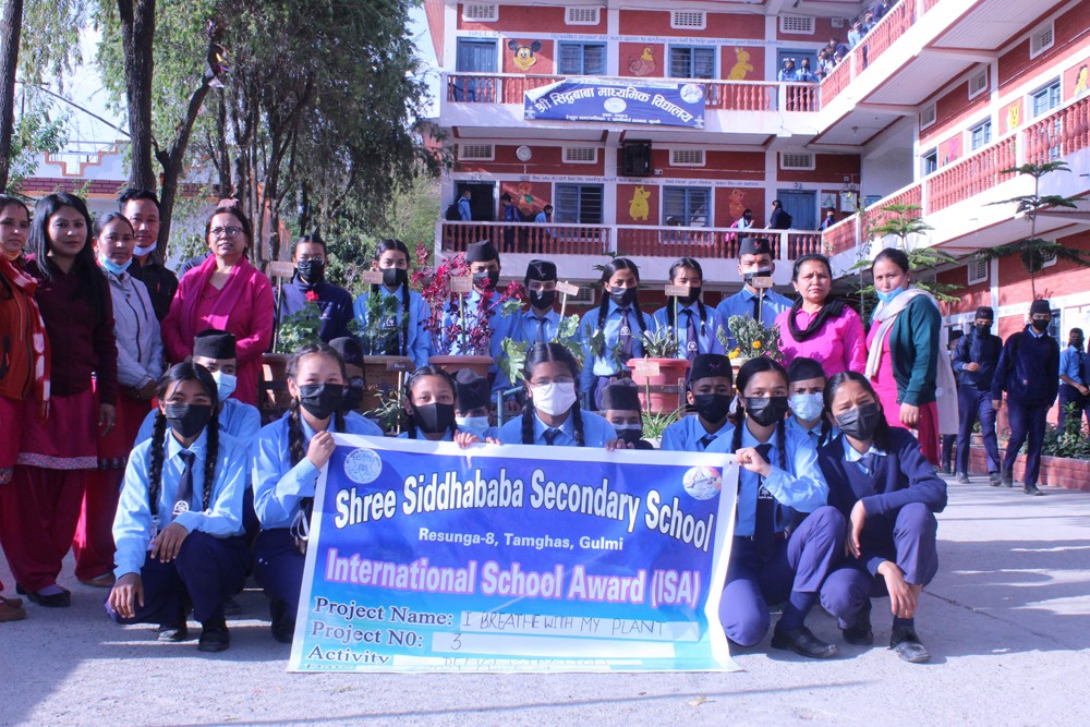 सिद्धबाबा माविका विद्यार्थीहरू हरित विद्यालय बनाउन अग्रसर