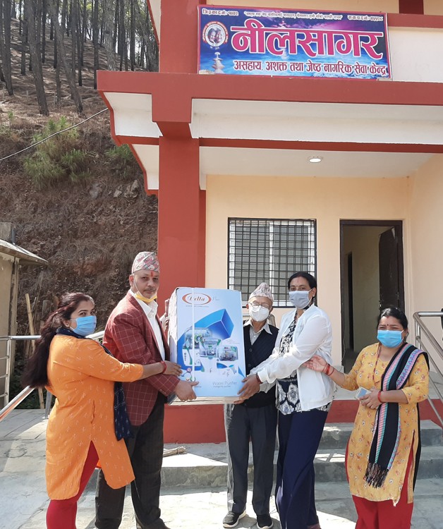 सुवेदीले गरे स्वर्गिय माता पिताको स्मृतिमा वृद्धाश्रमलाई युरोगार्ड सहयोग