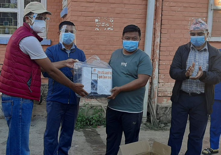 गुल्मी अस्पताललाई अक्सिजन कन्सन्ट्रेटर्स सहयोग
