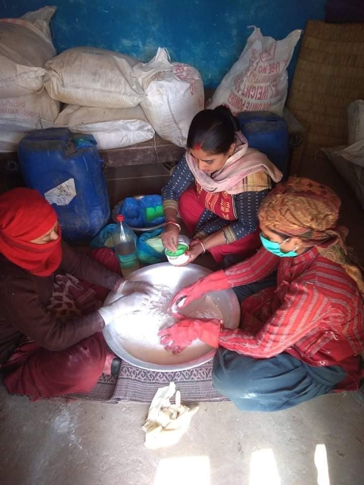 सीप सिकेर उद्यमी बन्दै महिला