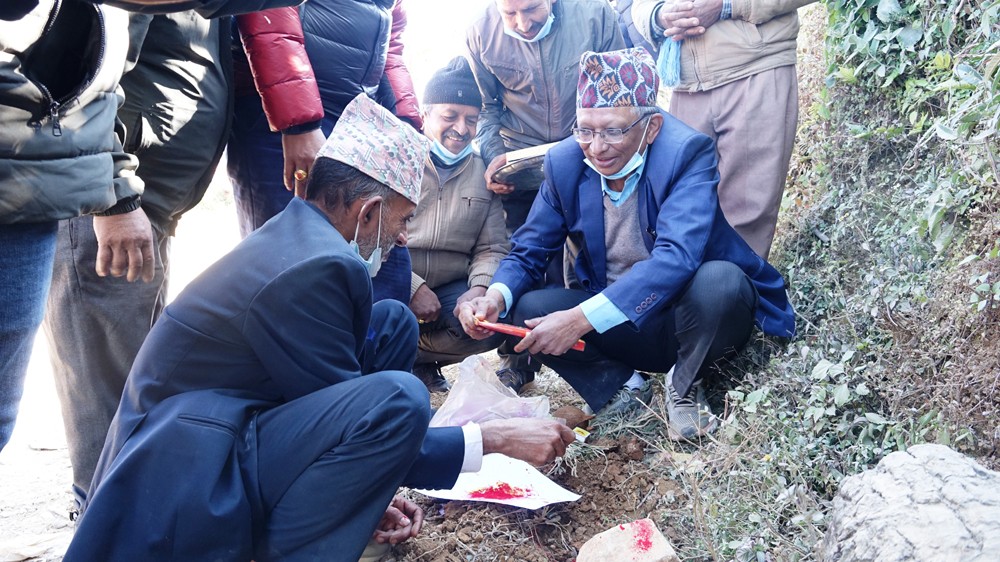 तानसेनमा ‘एक वडा एक किलोमिटर’ सडक पिचको काम धमाधम