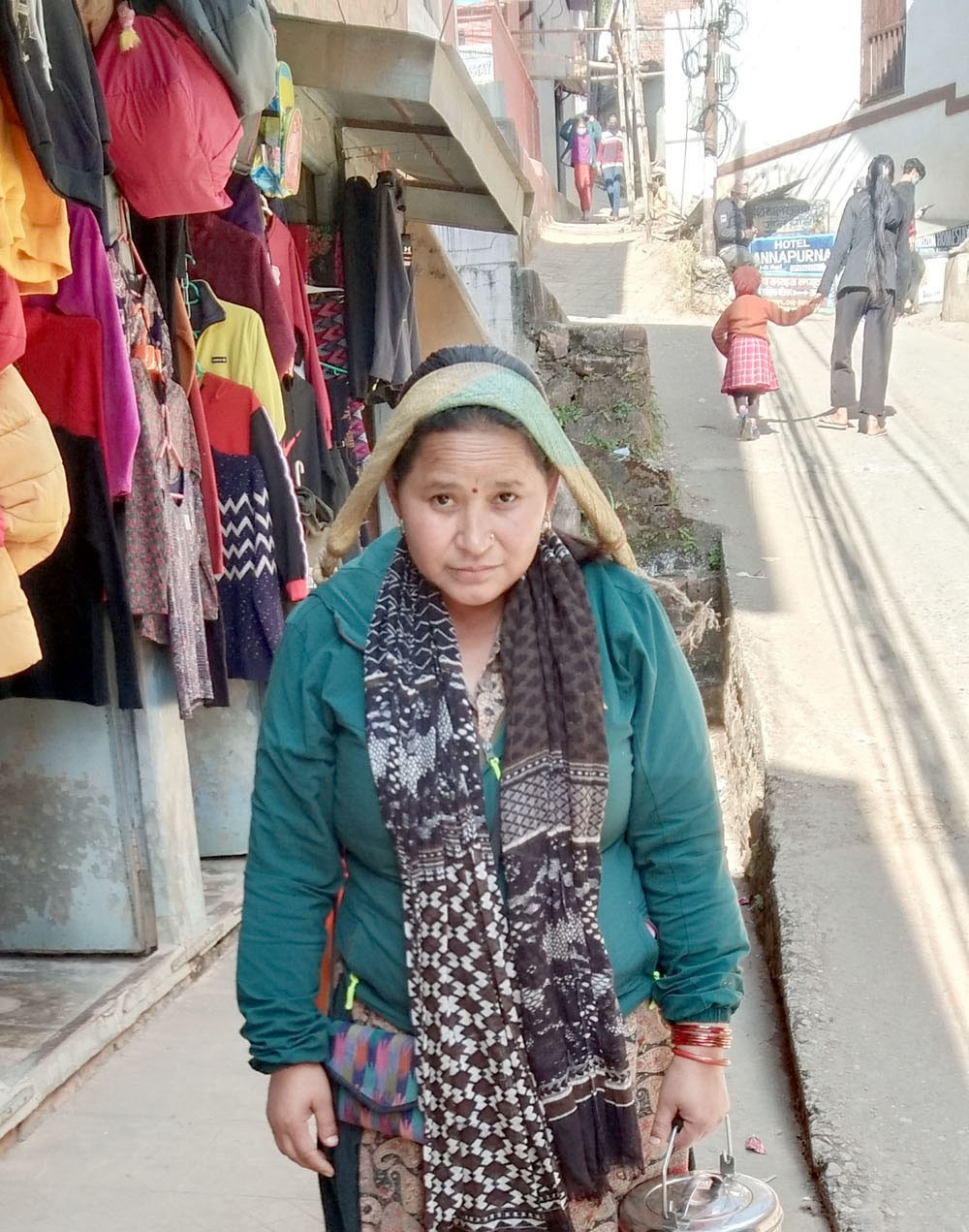 चिया बेच्दै हिड्ने पौरखी कमला