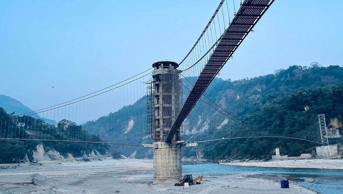 अर्थोपार्जनको पर्खाइमा तीनमुखे पुल