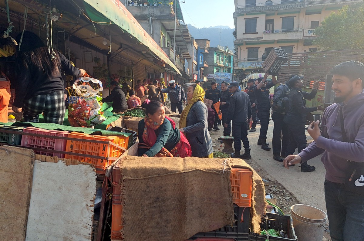 रामपुरमा बजार अनुगमन निरन्तर