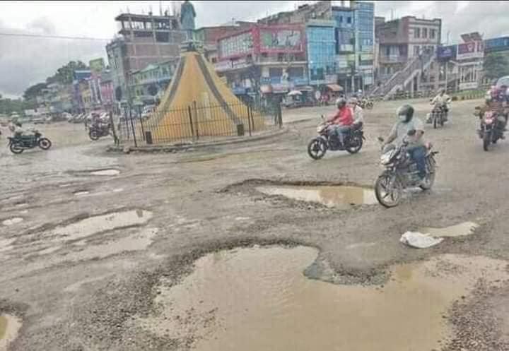 बुटवलमा सडकको विजोग : विस्थापित हुँदै व्यवसायी