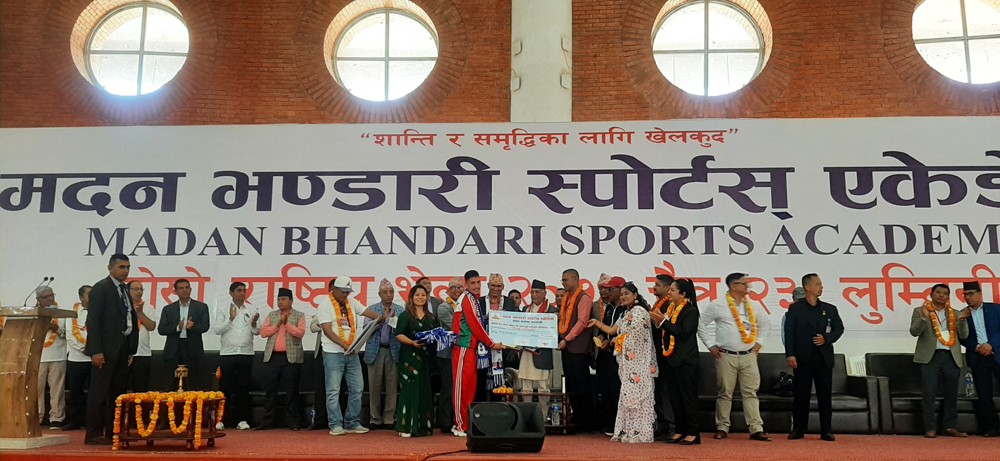 लुम्बिनी म्याराथन दीपक र राजपुरालाई