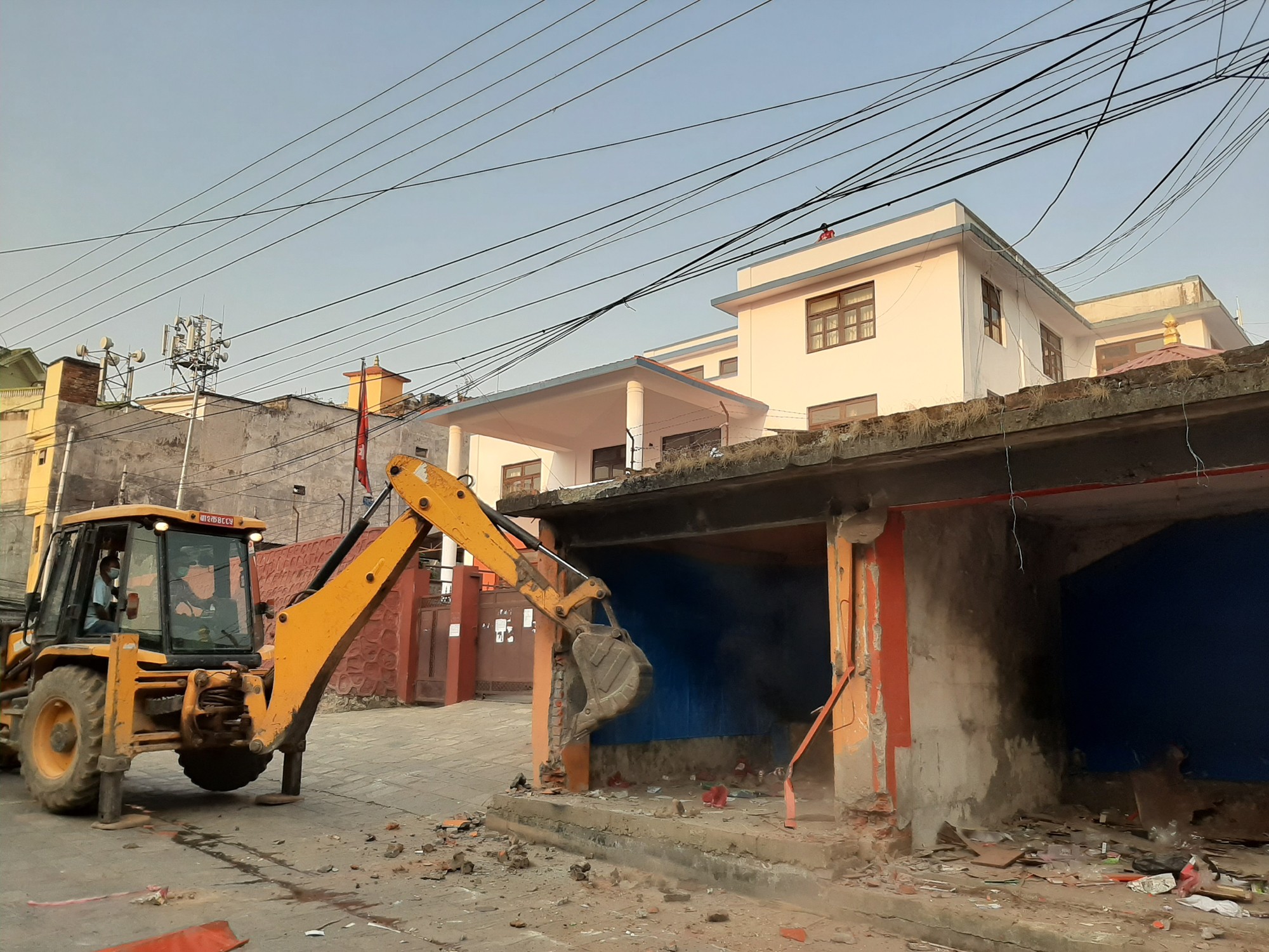 उच्च अदालत तुलसीपुरको आदेशपछि पाल्पा दरबार क्षेत्रका संरचना भत्काउने कार्य रोकियो