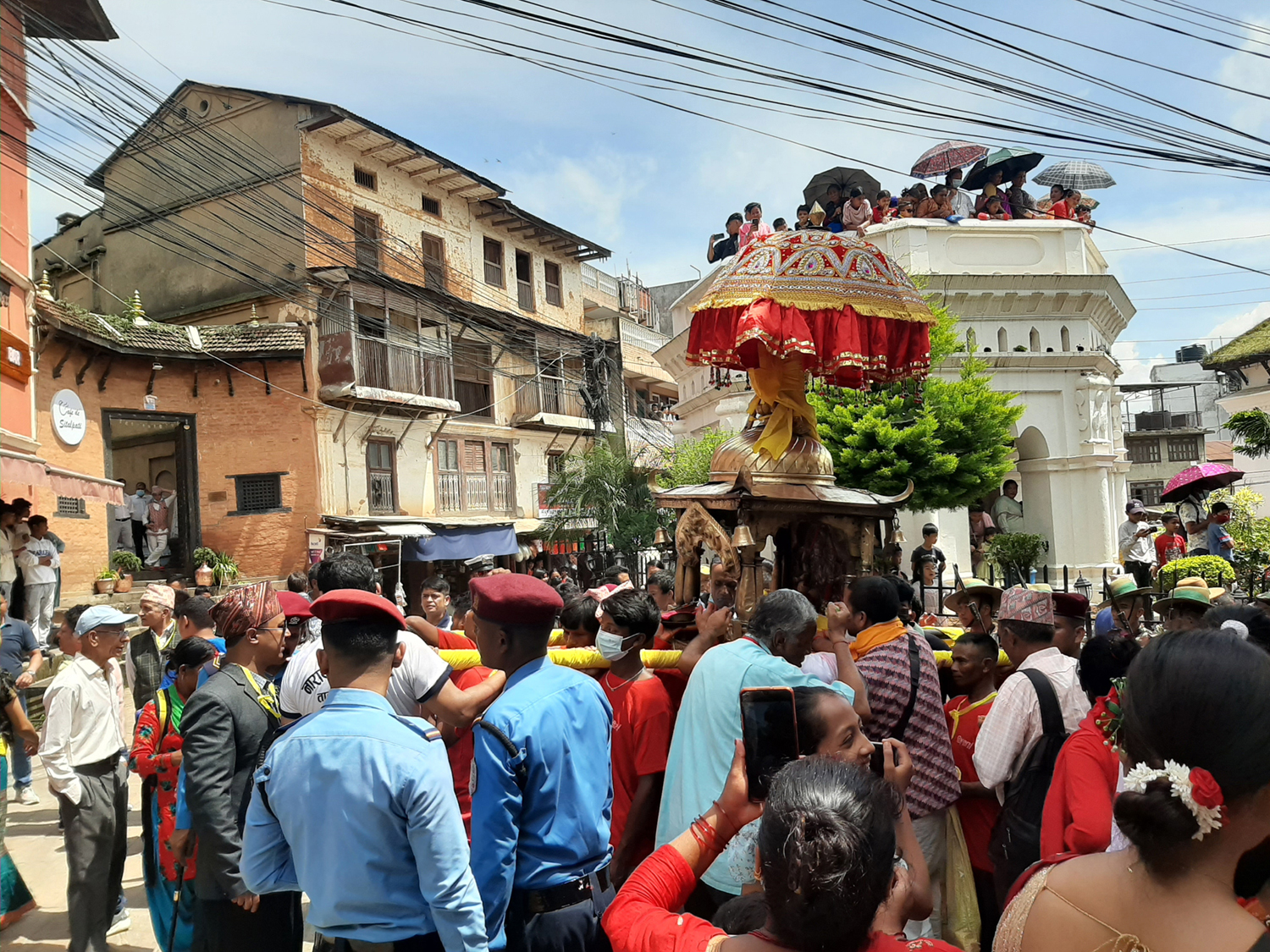 तानसेनमा निकालियो अमरनारायणको रथयात्रा