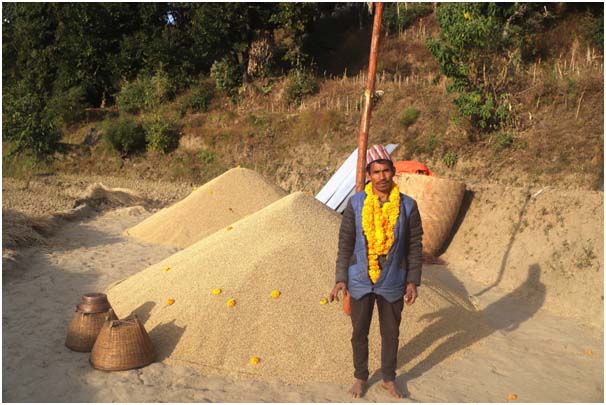 १६८ मुरी धान फलाएका बम्जन दम्पती पुरस्कृत