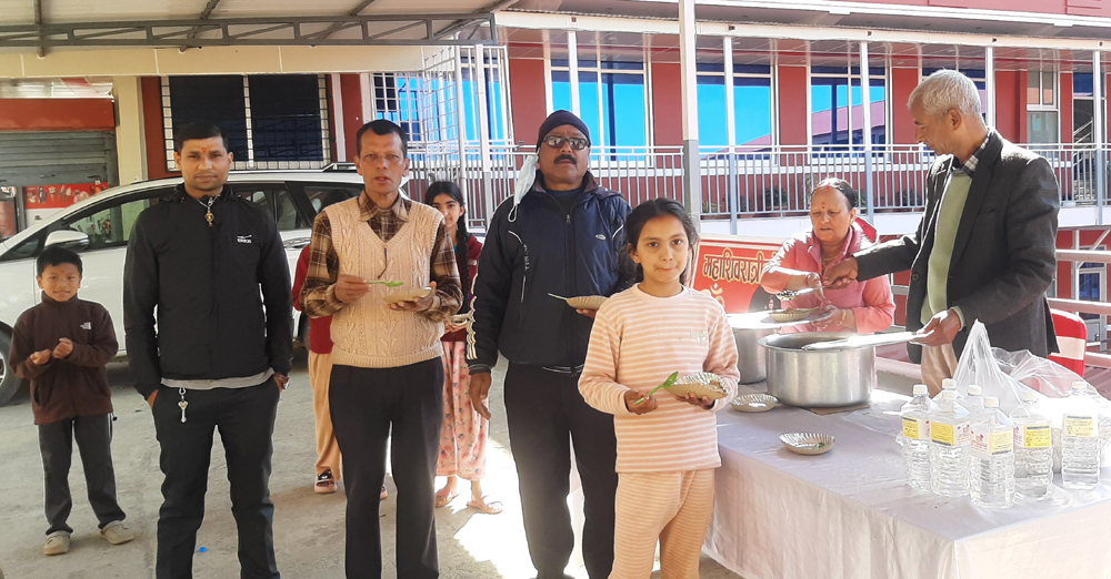अन्नपूर्ण होटलमा शिवरात्रिको प्रसाद वितरण