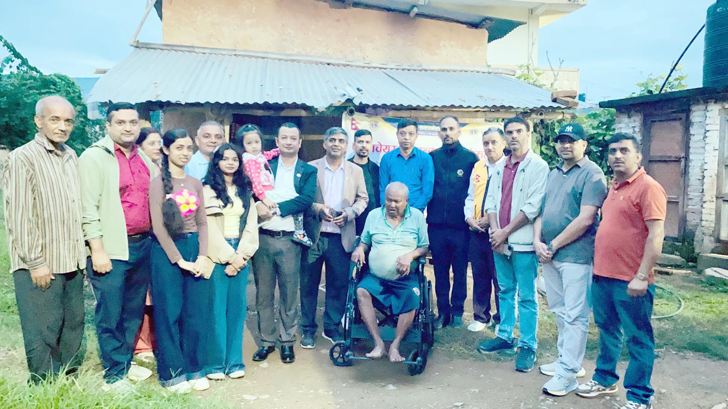दमकडामा लायन्सको मानवीय अभियान :  ह्विलचियर, विज्ञान सामग्रीदेखि दृष्टिविहीन विद्यार्थीलाई भोजन