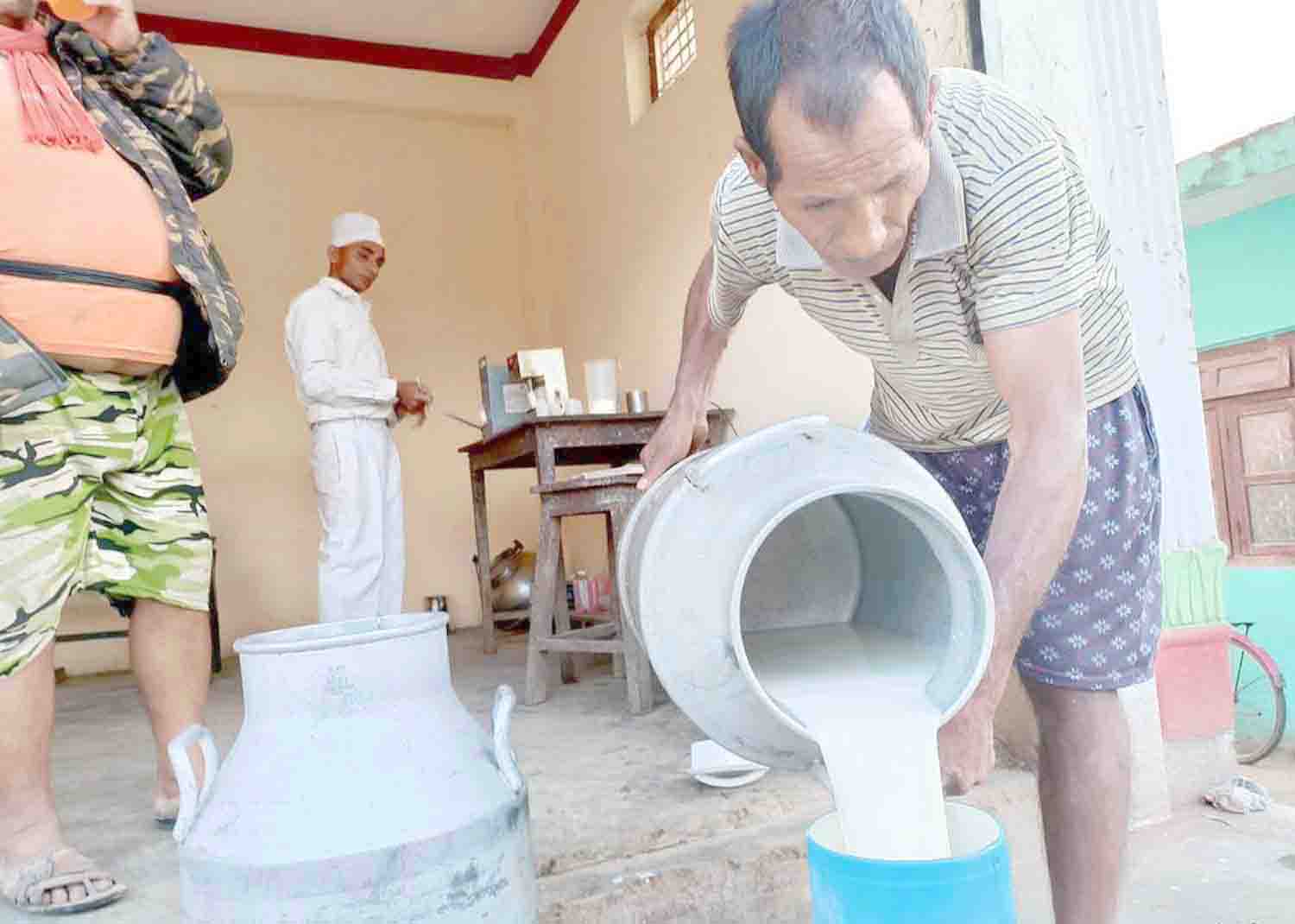 सहकारीले गाउँमै दूध सड्ढलन गरेपछि किसानलाई सहज