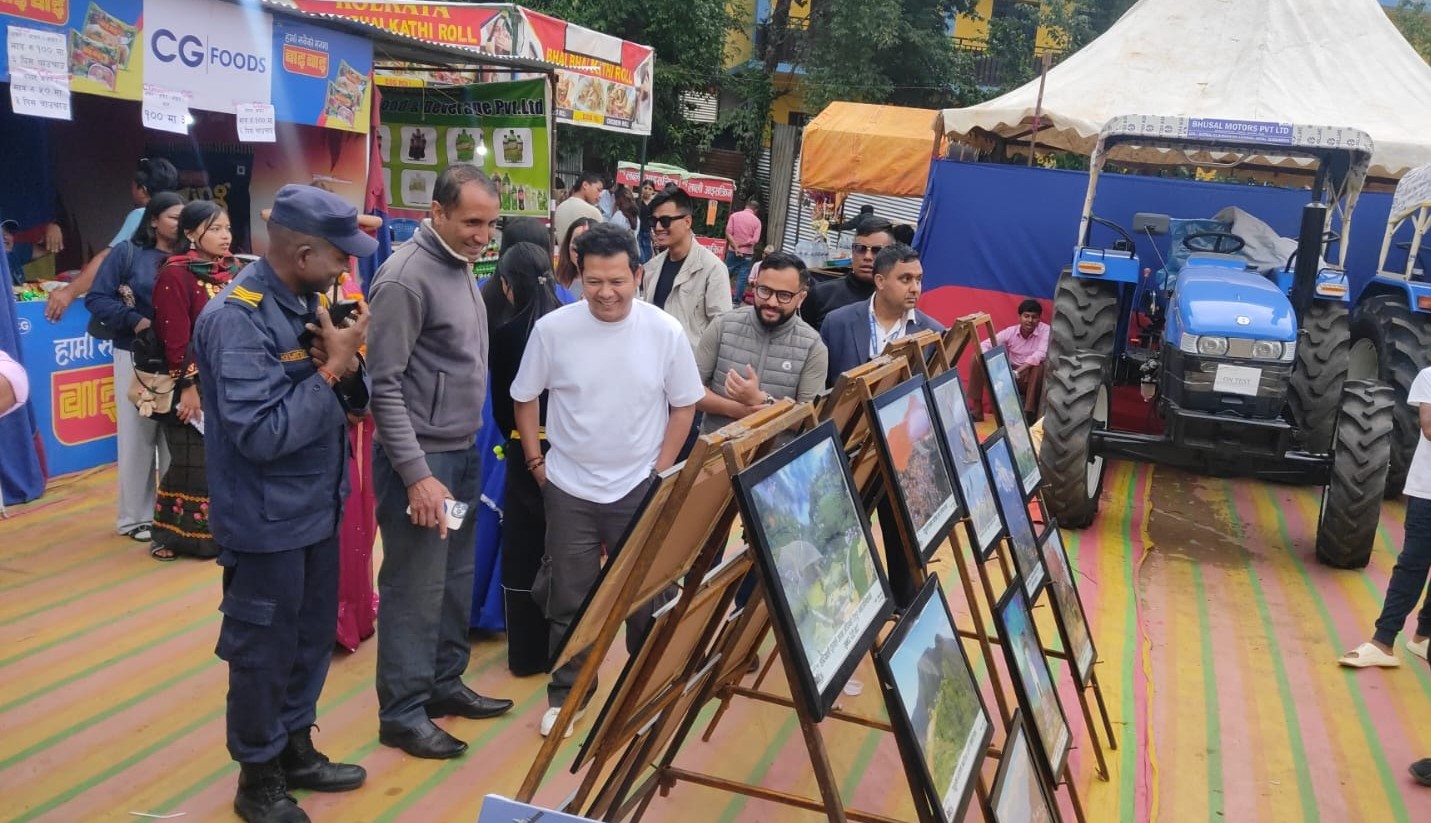 तस्बिरमार्फत गुल्मी चिनाउँदै दिनेश